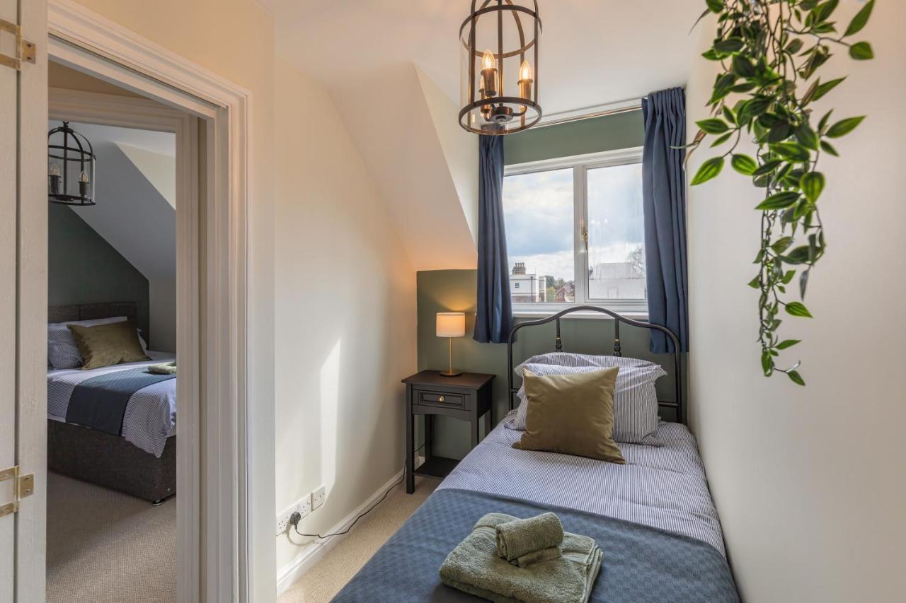 4 Bed City House With Private Garden And Parking Winchester Exterior foto