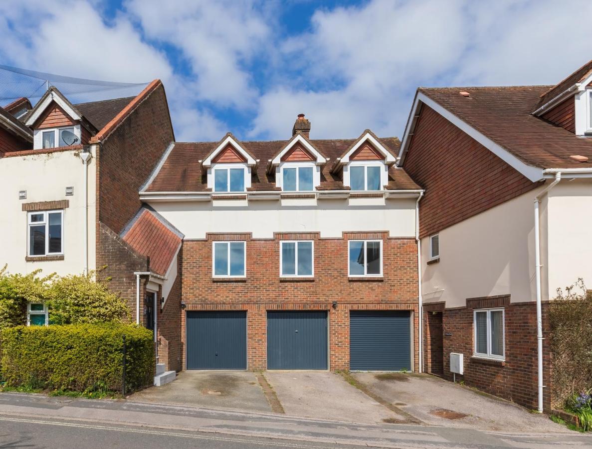 4 Bed City House With Private Garden And Parking Winchester Exterior foto