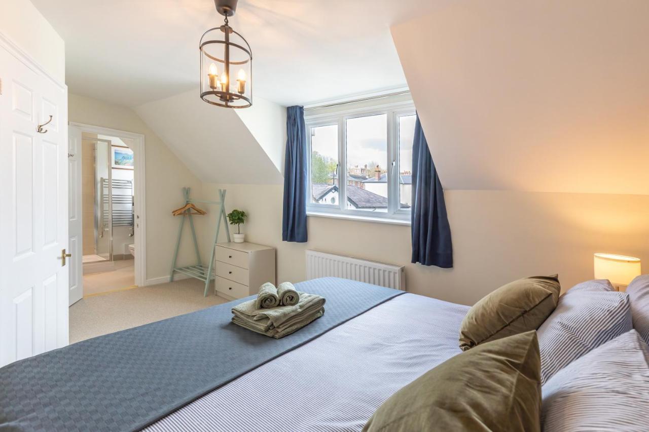 4 Bed City House With Private Garden And Parking Winchester Exterior foto