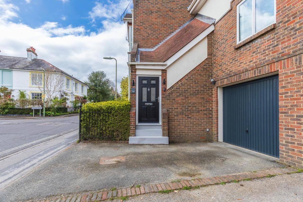 4 Bed City House With Private Garden And Parking Winchester Exterior foto