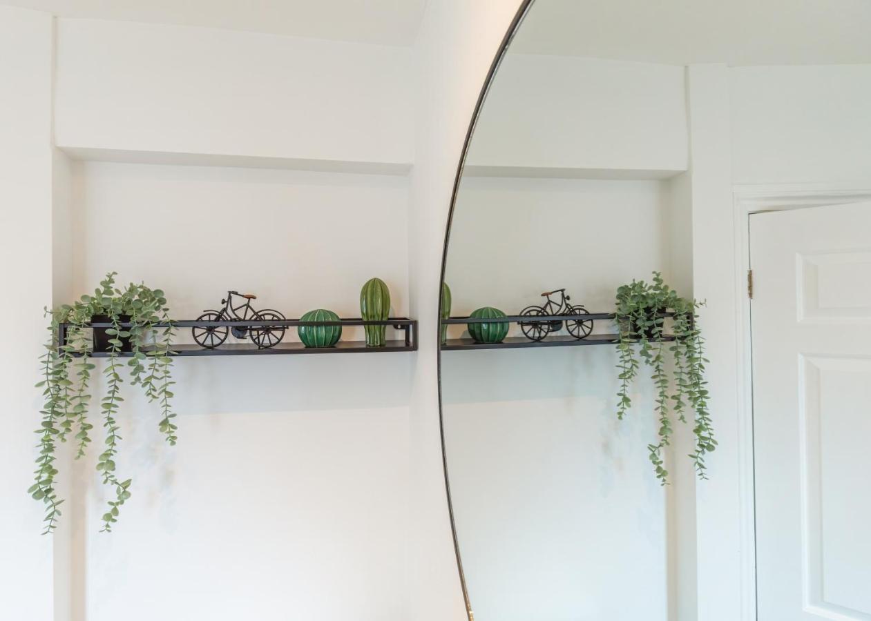 4 Bed City House With Private Garden And Parking Winchester Exterior foto