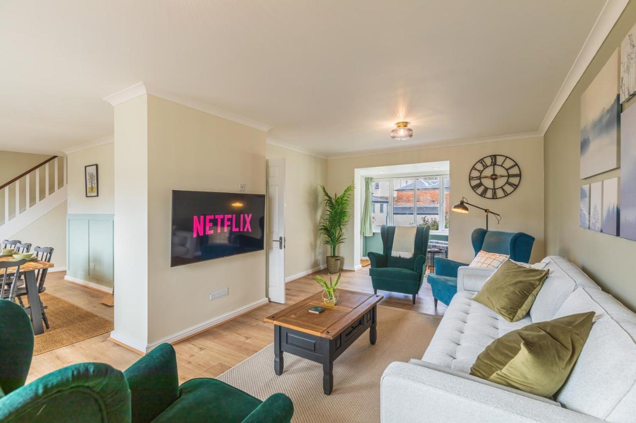 4 Bed City House With Private Garden And Parking Winchester Exterior foto