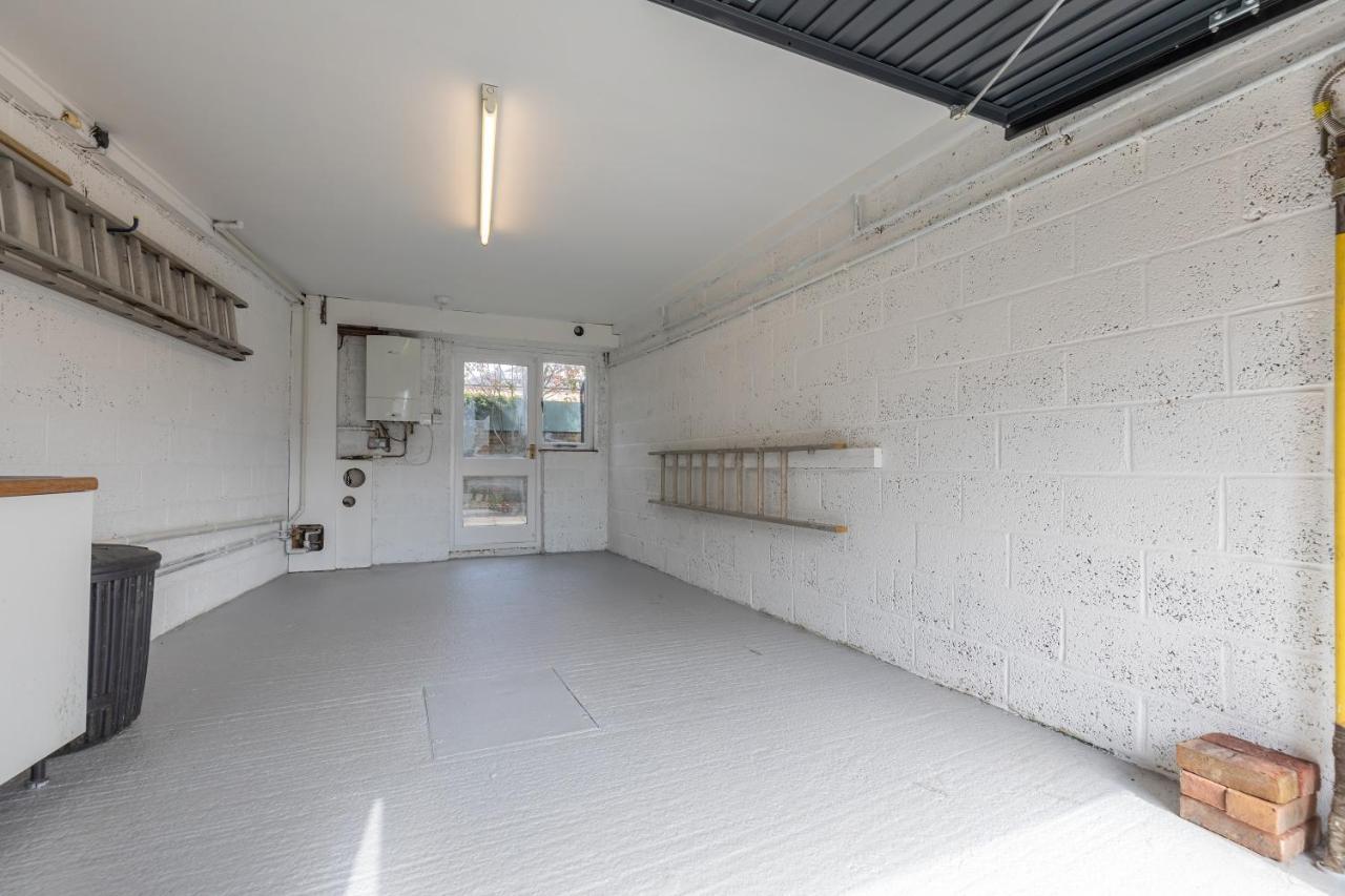 4 Bed City House With Private Garden And Parking Winchester Exterior foto